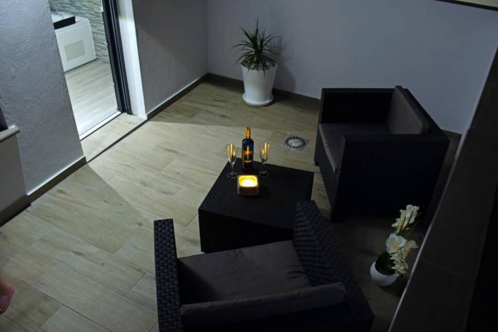 Alojamientos Lola, Suite Con Jacuzzi Benalup-Casas Viejas Eksteriør billede
