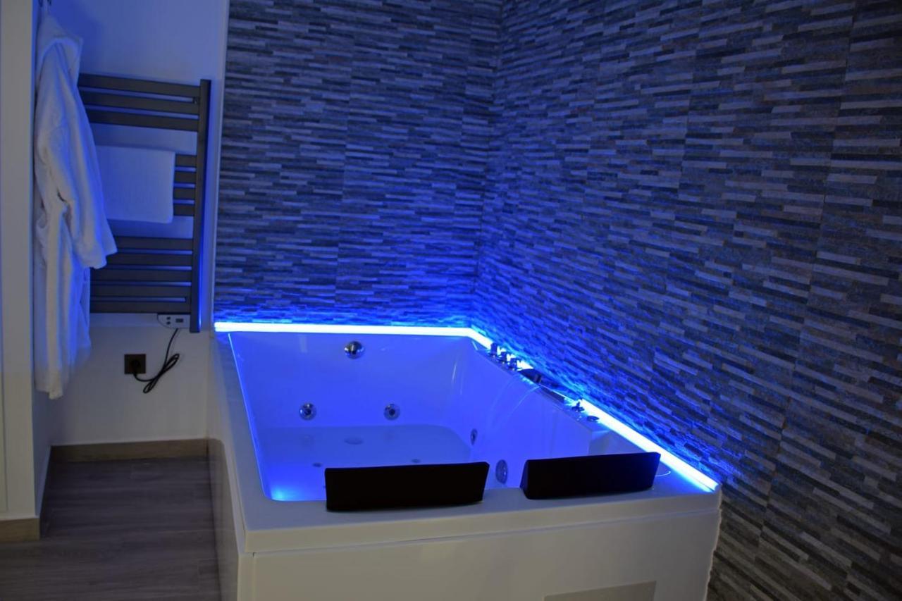 Alojamientos Lola, Suite Con Jacuzzi Benalup-Casas Viejas Eksteriør billede